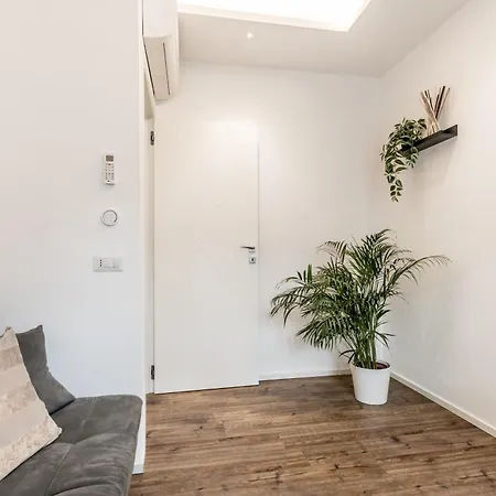 Loungefloor Metro A Netflix & Wi-fi Apartment *