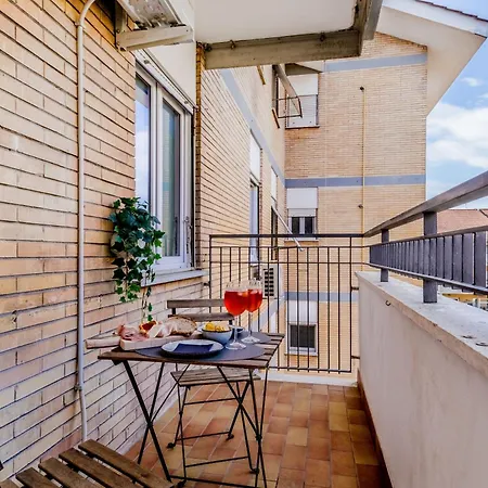 Loungefloor Metro A Netflix & Wi-fi Apartment *